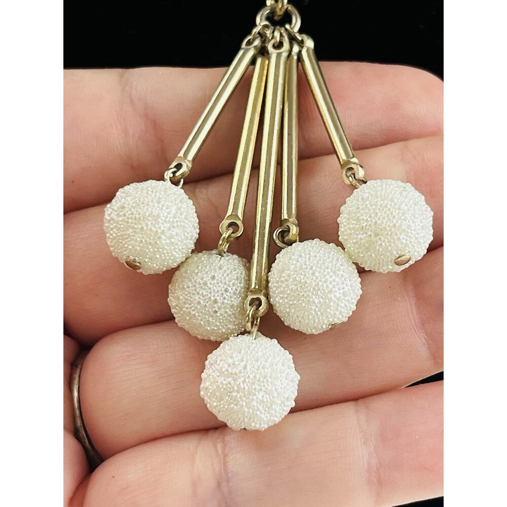 Vintage Snow Ball Textured Sarah Coventry Lariat Necklace White Bead Dangle Link - Picture 3 of 12